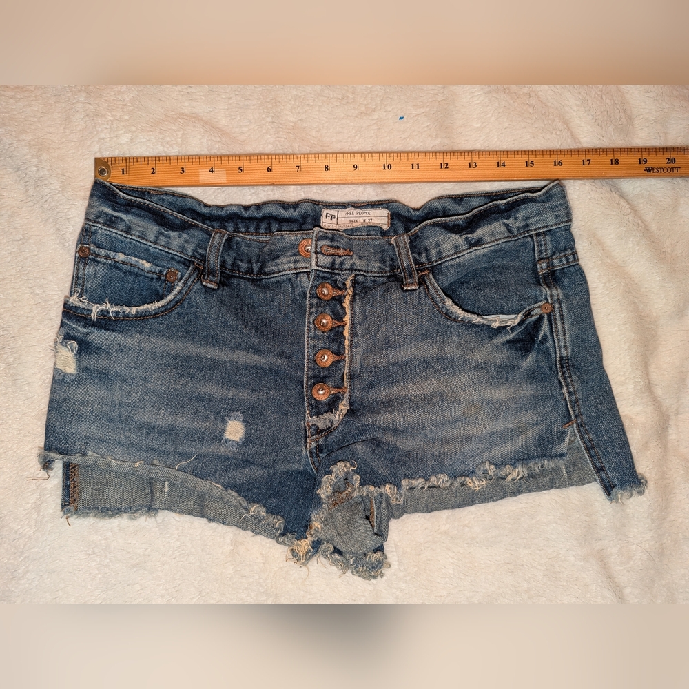 Free People shorty shorts sz 27